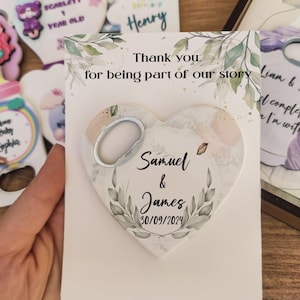 Elegantes recuerdos de recepción de boda rústica, abridor de botellas con imán, pájaros del amor personalizados, abridor de botellas con imán personalizado, abridor de botellas con nombre y fecha personalizados