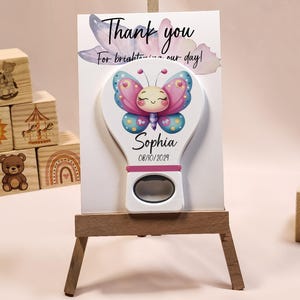 Apribottiglie personalizzati per compleanno a tema farfalla, apribottiglie personalizzati per compleanno bambini, apribottiglie magnetici personalizzati per un giorno speciale, apribottiglie personalizzati con data e nome, 30 pezzi.