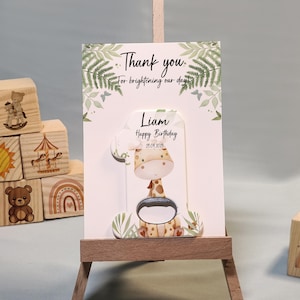 Bomboniera per il 1° compleanno a tema Safari - Apribottiglie magnetico personalizzato con numero 1 e tema giraffa - Ricordo per la festa nella giungla del neonato