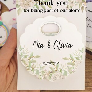 80 Stück Hochzeitsgeschenke personalisiert Flaschenöffner Blumen floral weiße Rose klassisches Hochzeitsgeschenk personalisiert Andenken Geschenk für Gäste mit Karte