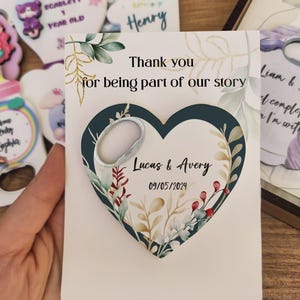 Hochzeit Gunst Magnet Herz Flaschenöffner 80 Stück Personalisiertes individuelles Geschenk für Gäste mit Dankeskarte Botanisches Hochzeitsandenken