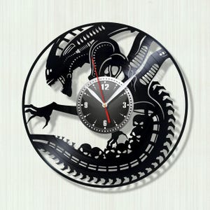 Alien Creature Vinyl Record Wall Clock, Sci-Fi Horror Decor, Movie Fan Gift, Space Monster Wall Art, Handmade Vinyl Clock