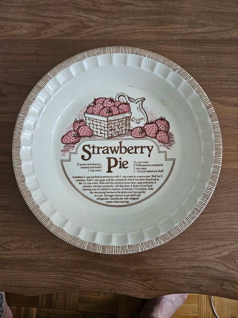 Vintage Royal China von Jeannette STRAWBERRY PIE Tortenteller 11 mit Rezept Bild 1