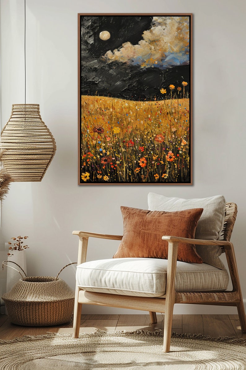 Puede incluir: Una pintura de un campo de flores silvestres bajo un cielo oscuro con luna llena y nubes. Las flores son en tonos de rojo, naranja, amarillo y azul. El cielo es de un azul profundo con algunas nubes blancas. La luna es un c&iacute;rculo blanco brillante.