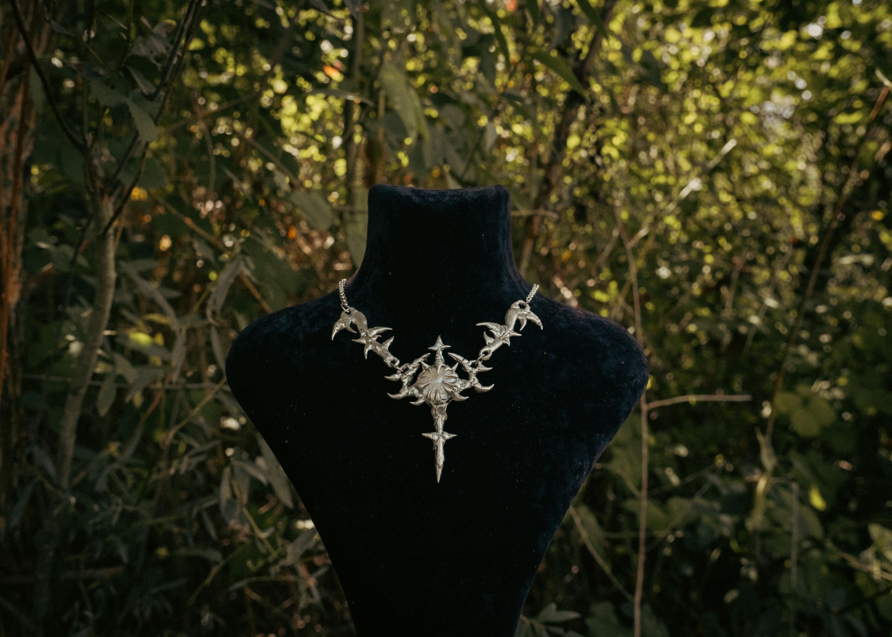 Spiky melted metal cybersigilism choker necklace with freshwater pearl, y2k edgy grunge cybercore jewelry, alt goth jewelry, punk style
