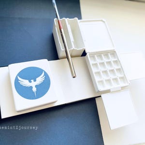 Juego de diario con paleta de acuarela, 16 medias bandejas magnéticas, bandejas de cerámica para mezclar, caja de pinturas portátil para viajes, compacta, versátil y personalizable