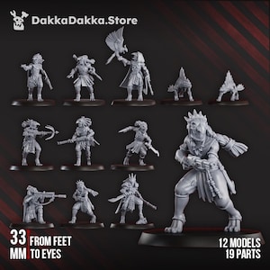 Könnte beinhalten: Ein Set von 12 unbemalten Miniaturmodellen von Kriegerfiguren in dynamischen Posen. Die grauen Figuren stehen auf einzelnen Sockeln. Der Text lautet "33 MM FROM FEET TO EYES" und "12 MODELS 19 PARTS".