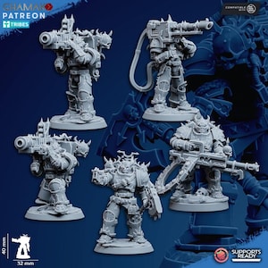 Puede incluir: Cinco figuras en miniatura grises de soldados blindados con varias armas. Las miniaturas están sobre bases individuales y están detalladas con púas y elementos mecánicos. La imagen incluye el texto "CHAMAKO PATREON TRIBES" y "SUPPORTS READY". Las figuras miden aproximadamente 4 cm de alto y 3,2 cm de ancho.