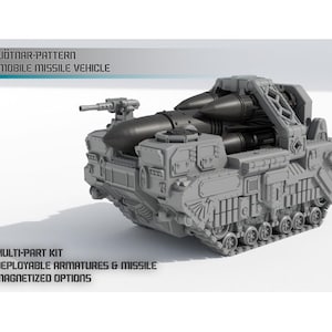 Könnte beinhalten: Grauer Modellbausatz eines Jötnar-Pattern Mobile Missile Vehicle. Das Modell verfügt über ein Kettenfahrwerk, Raketenwerfer und einen kleinen Geschützturm. Text auf dem Bild: Mehrteiliger Bausatz, Ausfahrbare Armaturen & Rakete, Magnetisierte Optionen.