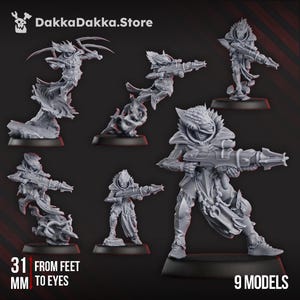 Puede incluir: Nueve modelos en miniatura grises de guerreros futuristas, cada uno posando con armas. Los modelos están sobre bases negras. El texto "31 mm del pie a los ojos" y "9 modelos" es visible. El logotipo de DakkaDakka.Store está en la esquina superior izquierda.