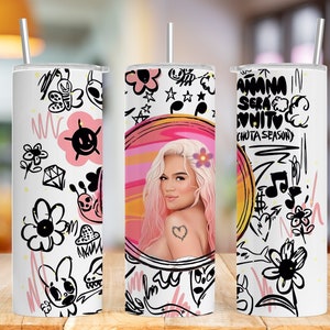 K&ouml;nnte beinhalten: Ein wei&szlig;er Edelstahlbecher mit einem pinkfarbenen, gelben und schwarzen Design. Das Design zeigt ein Frauen Gesicht, Noten, Blumen und den Text "ANNA SERA WHITO CHUTA SEASON".