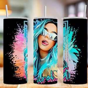 K&ouml;nnte beinhalten: Ein schwarzer und blauer Edelstahlbecher mit einem bunten abstrakten Design und dem Gesicht einer Frau mit blauen Haaren. Der Becher hat einen Strohhalm und der Text "arrol" ist auf dem Becher sichtbar.