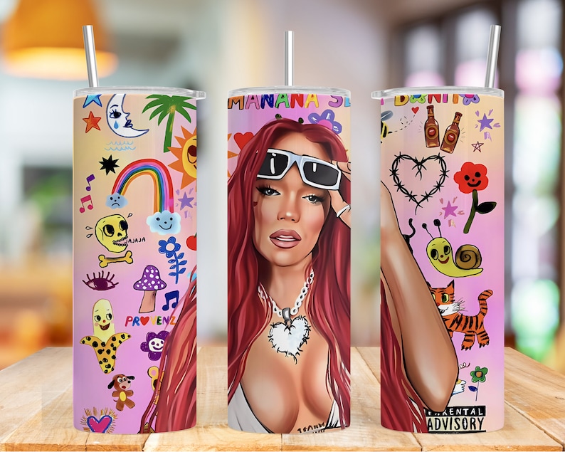 K&ouml;nnte beinhalten: Ein rosafarbener und wei&szlig;er Edelstahlbecher mit einem bunten Grafikdesign, das eine Frau mit roten Haaren, einen Regenbogen, einen Sch&auml;del, einen Pilz, eine Banane, eine Blume, ein Herz, eine Biene, eine Schnecke, eine Katze und den Text "MANANA SL" und "PARENTAL ADVISORY" zeigt.