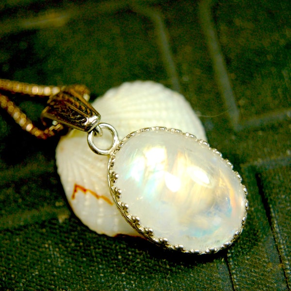 Moonstone Pendant of high quality--like a giant pearl.A lovely gift for someone special?Please watch video to see realistic colors.#050814