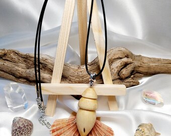 Collar/colgante de madera de carpe hecho a mano