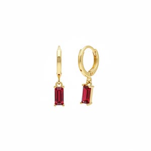 Pendientes de aro con rubí hechos a mano / Aros pequeños de oro de 18 quilates / Pendientes baguette de cristal rojo / Regalo de San Valentín / Joyería delicada de oro