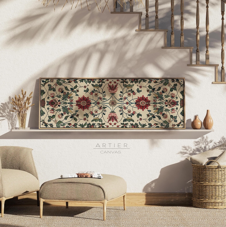 Puede incluir: Impresi&oacute;n en lienzo rectangular enmarcada con un dise&ntilde;o floral sim&eacute;trico en tonos rojos, verdes y rosas sobre un fondo crema. La obra de arte se exhibe sobre una repisa con jarrones y trigo. El texto "ARTIER CANVAS" est&aacute; impreso debajo.