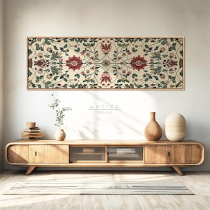 Puede incluir: Impresi&oacute;n en lienzo rectangular enmarcada con un dise&ntilde;o floral. El dise&ntilde;o presenta flores y follaje rojo, verde y rosa sobre un fondo crema. El texto "ARTIER CANVAS" est&aacute; impreso en blanco.