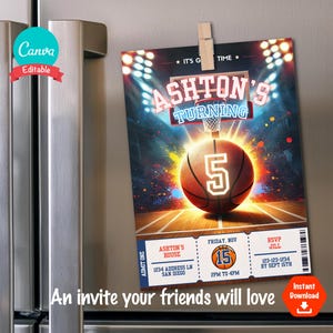 Puede incluir: Una invitaci&oacute;n a una fiesta de cumplea&ntilde;os con tem&aacute;tica de baloncesto con un gr&aacute;fico de baloncesto y el texto "Ashon's Turning 5". La invitaci&oacute;n incluye detalles como la fecha, la hora y la informaci&oacute;n de RSVP.