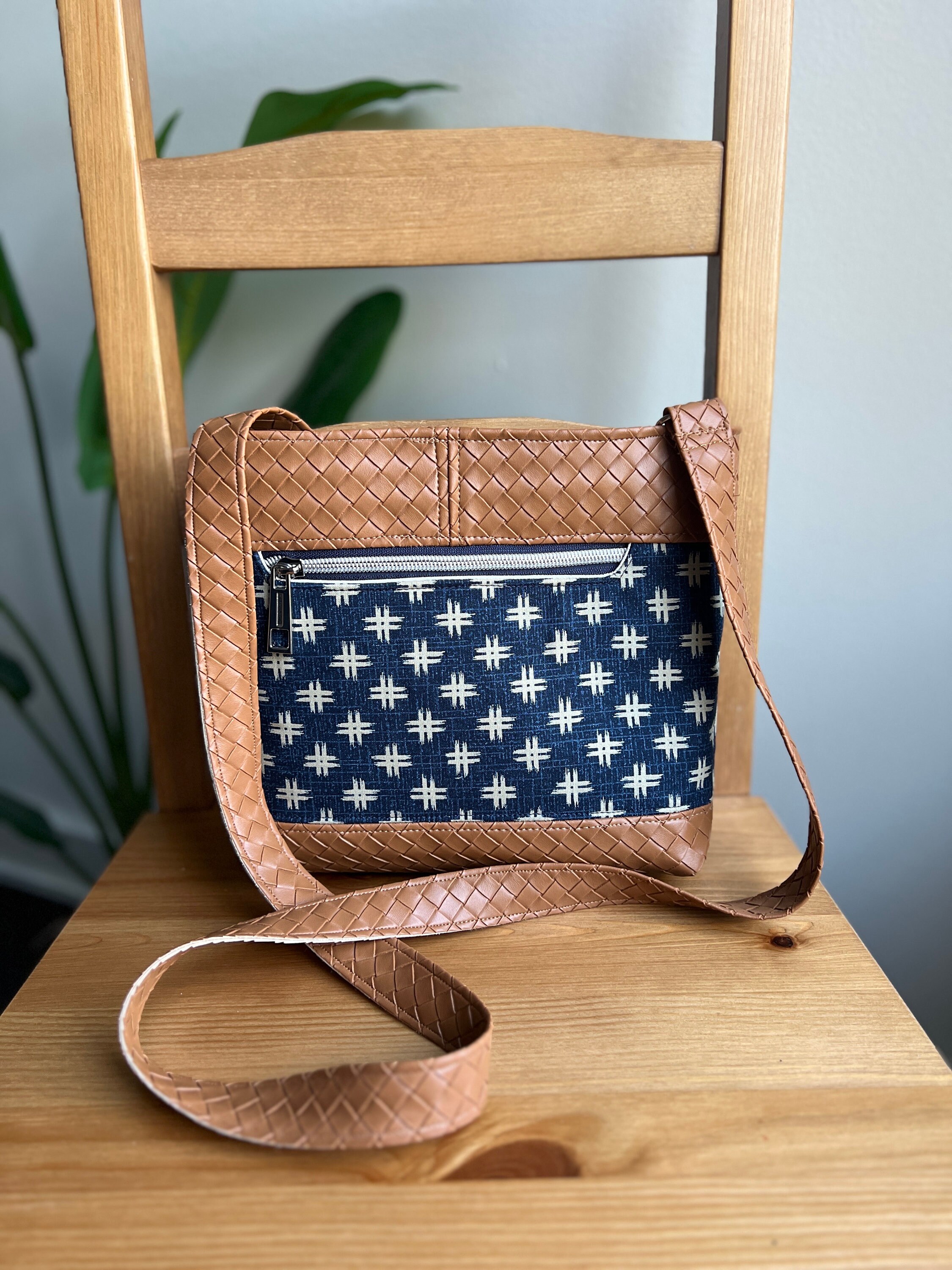 Daphne Cross Body Bag - Navy