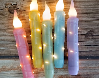 Velas sin llama de colores de 6,7 pulgadas, velas LED cónicas con cadena de luces, a pilas, con control remoto y temporizador, regalo para el Día de la Madre.