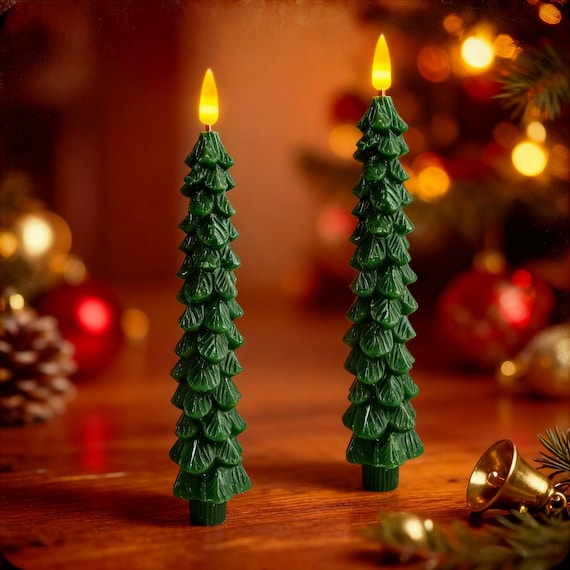 Candele LED A Forma Di Albero Di Natale, 4 Pezzi - Fiamma Tremolante 3D, Timer 2/4/6/8h, Telecomando, In Vera Cera (altezza 30 Cm)