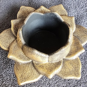 Tea light holder