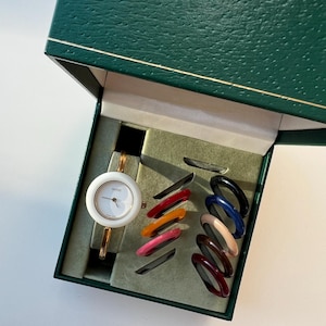 Authentique accessoires de montre Gucci vintage 9 couleurs à lunette interchangeable en or