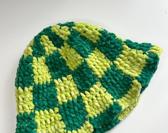 Green checkered bucket hat