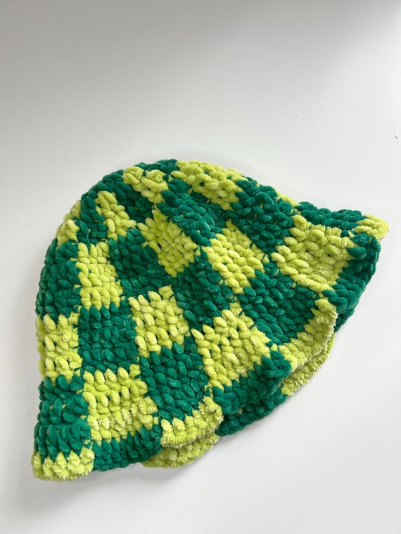 Green checkered bucket hat