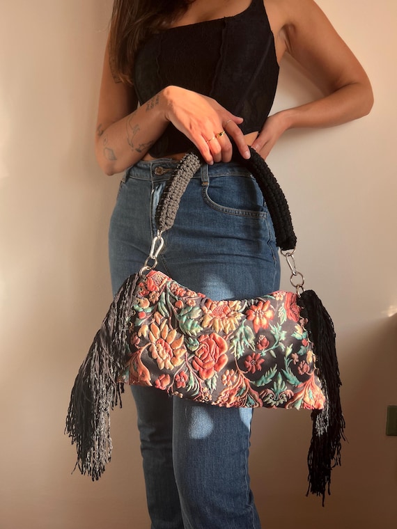 Bag in floral brocade fabric and rope handle with fringes