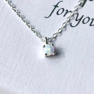 Winzige Opal Sterling Silber Halskette, Minimalistischer Schmuck