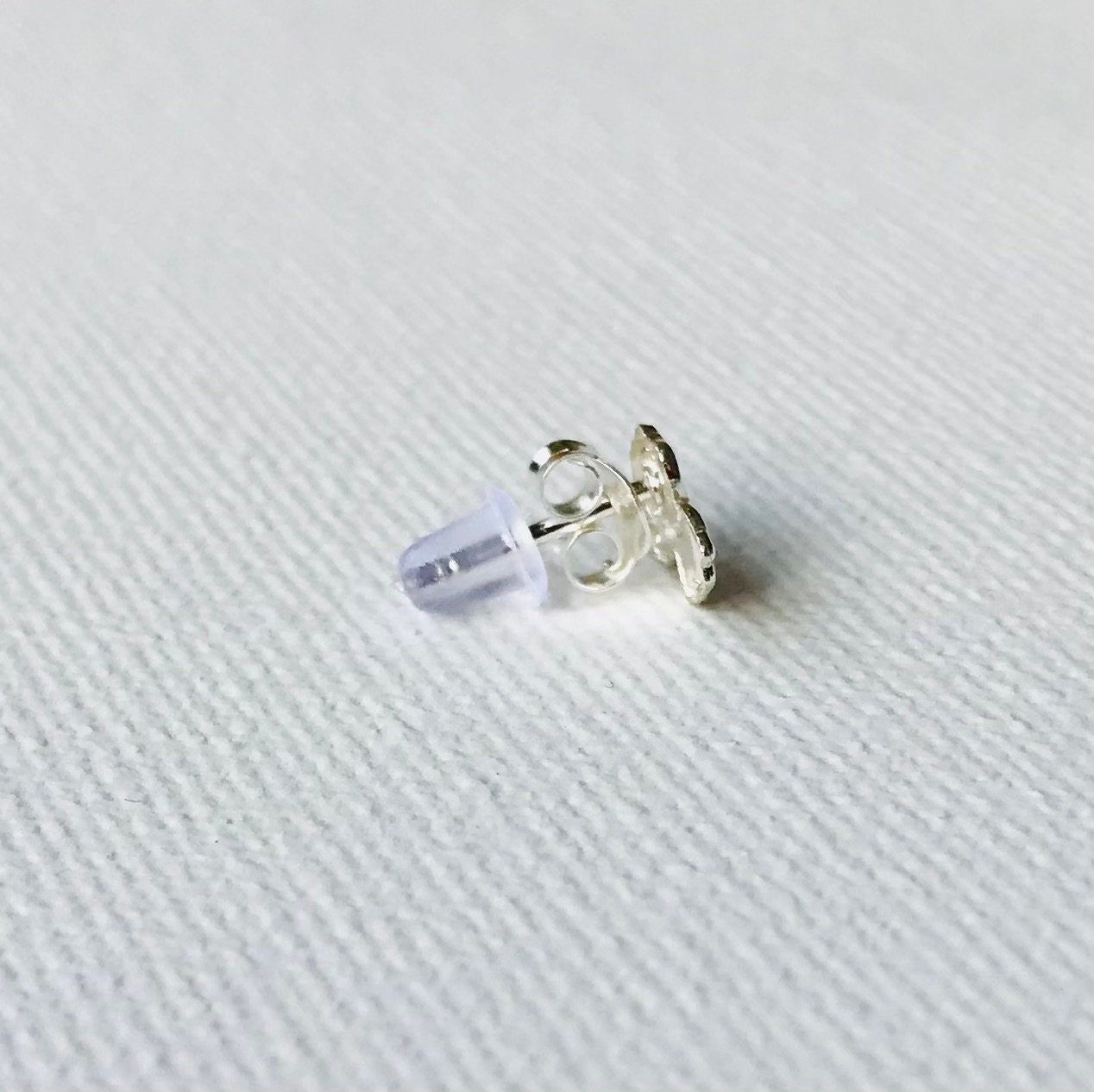 Orecchini A Bottone Da Baseball In Acciaio Inossidabile Per Donna - Regalo Originale Per Appassionate Di Sport, Confezione Regalo Inclusa (Bianco E Rosso, 1.4x1.1x1.1 Cm)