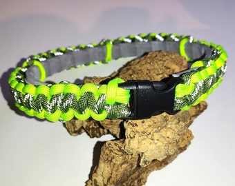 Handgefertigtes Zeckenband-Cover für Hunde: Maßgeschneidertes Paracord-Halsband mit individueller Farbauswahl und sicherem Klickverschluss