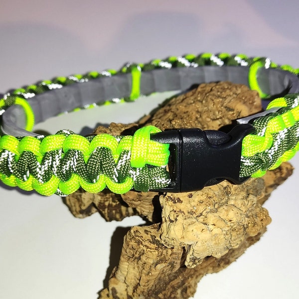 Handgefertigtes Zeckenband-Cover für Hunde: Maßgeschneidertes Paracord-Halsband mit individueller Farbauswahl und sicherem Klickverschluss