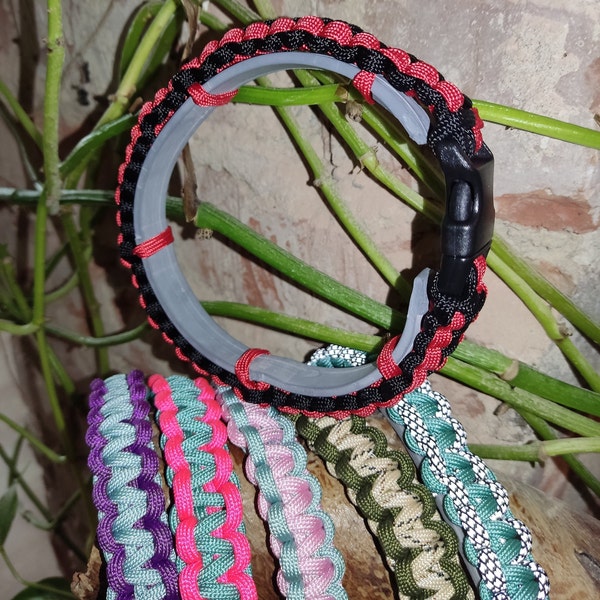 Handgefertigtes Zeckenband-Cover für Hunde: Maßgeschneidertes Paracord-Halsband mit individueller Farbauswahl und sicherem Klickverschluss