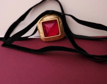 collana con ciondolo vintage, spilla vintage in lucite rossa, LANCOME Paris, AmorAmorVintage