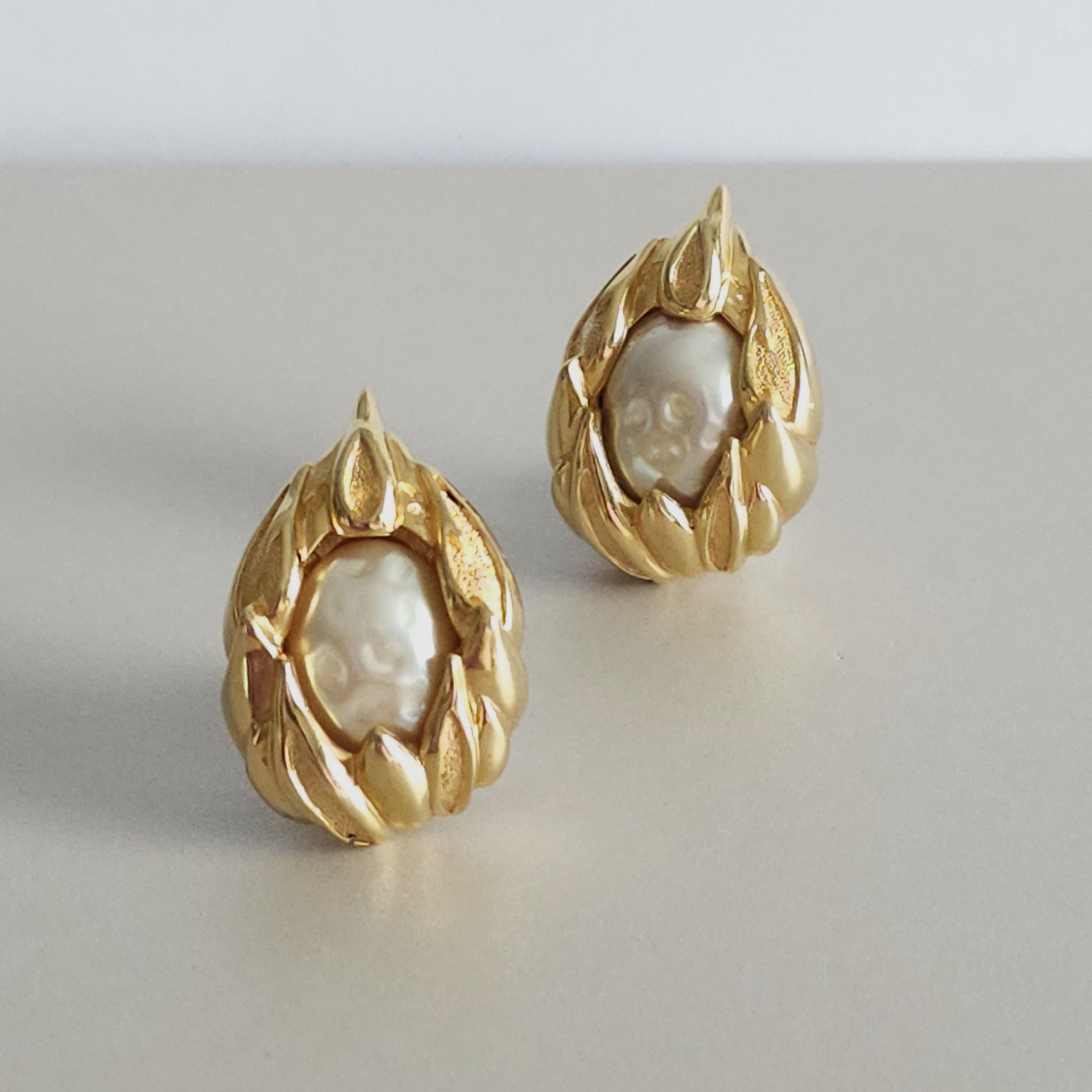 80’s Black and Ivory Faux Pearl Clip On Earrings main image 0