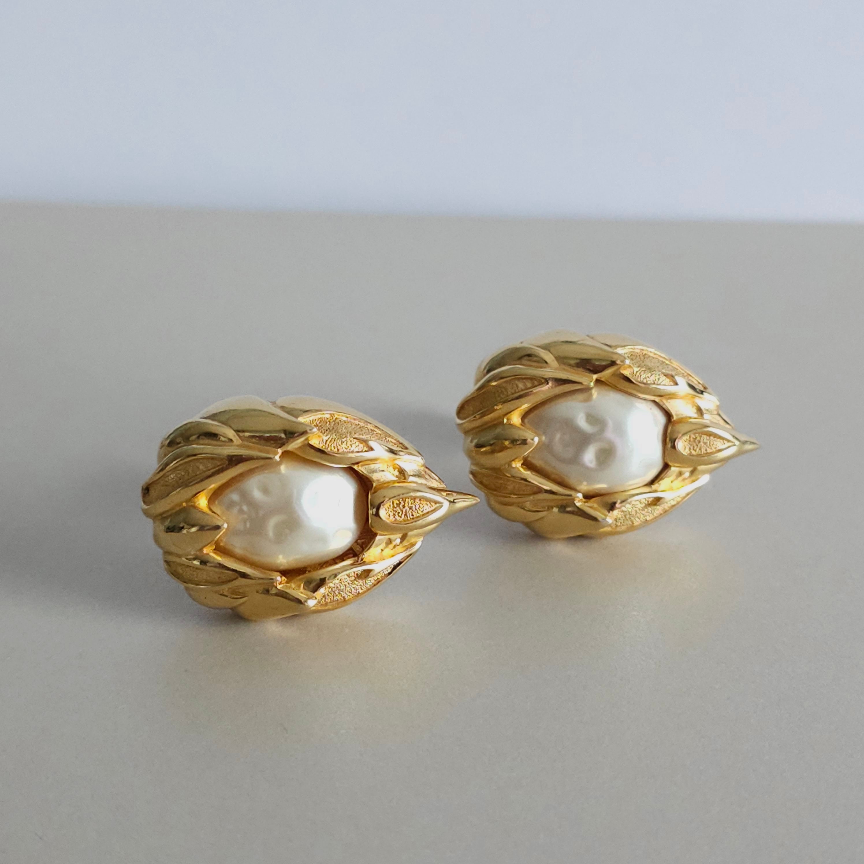 80’s Black and Ivory Faux Pearl Clip On Earrings main image 1