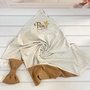 Personalisierte Babydecke: Individuell gestickte Beige Decke