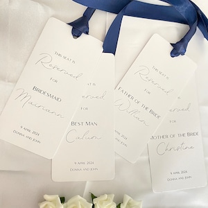 Letreros/etiquetas para reserva de asientos de boda / Tarjeta blanca martillada con cinta de raso / Personalizado / Ceremonia de boda