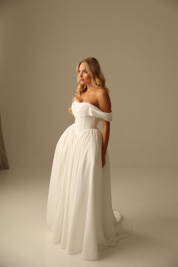 whimsical corset dress Wedding Dress, Fairytale Gown With Removable Lace Sleeves Showcasing charming vintage countryside Angela Backless Lace Mini Size:18.5