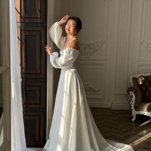 Puff sleeve wedding dress
