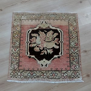 Petit tapis 2,4 x 2,4 pieds, tapis en laine et coton, tapis vintage 2 x 2, tapis fait main 2 x 2, tapis turc, tapis de protection, paillasson pastel, tapis antique 2 x 2