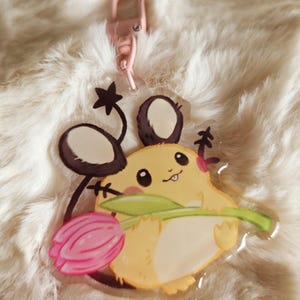 Llavero acrílico Dedenne con tulipán / Lindos bolsos de anime para guardar llaves / Accesorio Kawaii para mochilas escolares o ita-bags