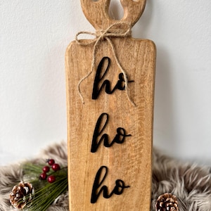 Servierbrett Weihnachten aus Mangoholz – „Ho Ho Ho“ | Weihnachtsdeko Holz | Personalisiertes Geschenk | Rustikales Dekobrett