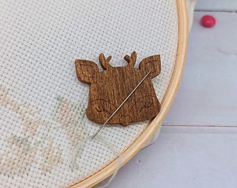 Wooden magnetic needle holder, Needle Minder, Sewing pin holder, Needle nanny, Needlework tools Deer