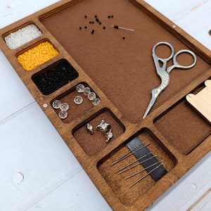 Organizzatore di perline in legno con coperchio, contenitore per perline, strumenti per la creazione di gioielli, scatola per ricamo di perline, vassoio per perline Art
