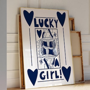 Stampa Coastal Lucky Girl, stampa da parete alla moda blu navy, poster retrò con carte da gioco, poster preppy, stampabile, stampe digitali con asso di cuori, stampa per dormitorio