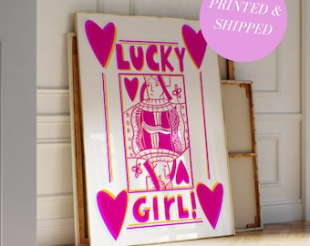 Impresión de chica afortunada rosa Reina de corazones Póster estético Decoración de dormitorio de muy buen gusto Arte de pared retro rosa Decoración maximalista funky Impresión de arte retro de moda